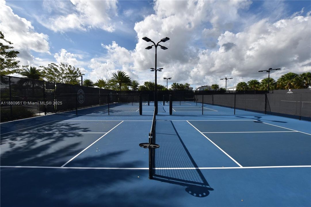 Recently Rented: $13,000 (5 beds, 7 baths, 4527 Square Feet)