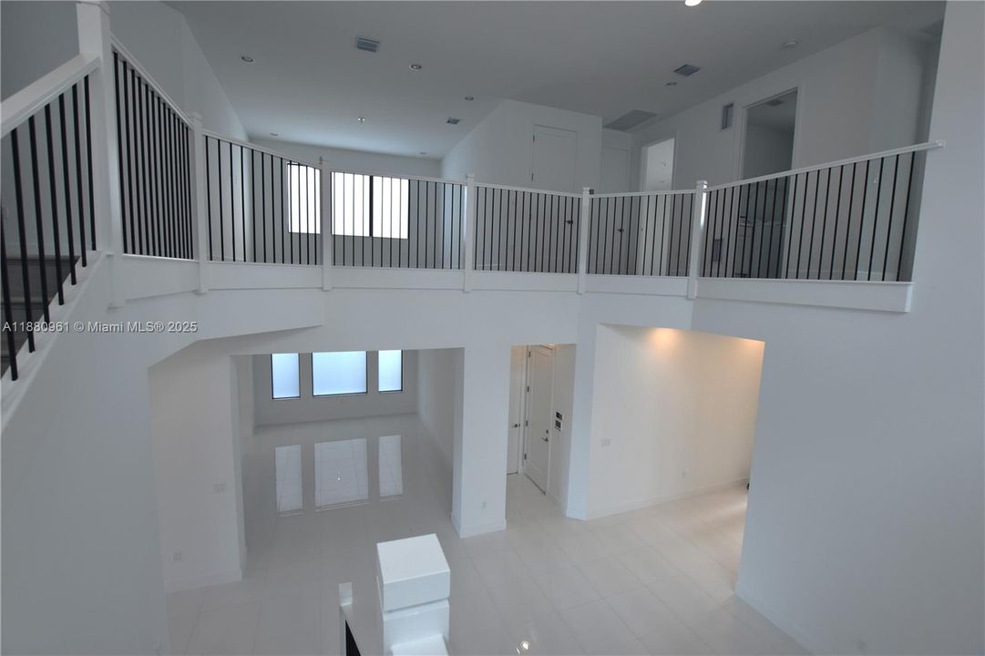 Recently Rented: $13,000 (5 beds, 7 baths, 4527 Square Feet)