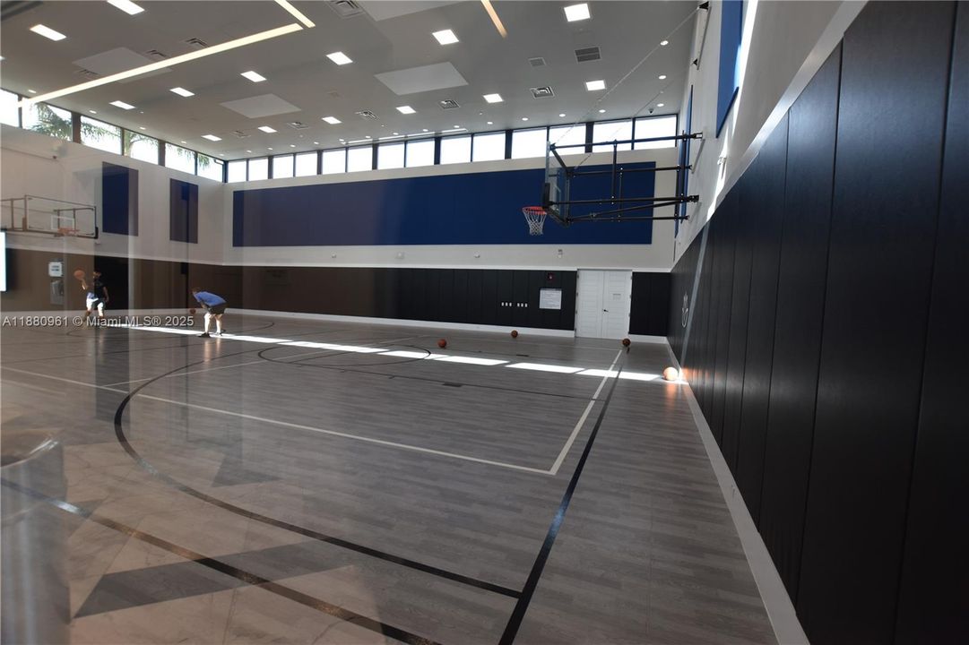 Recently Rented: $13,000 (5 beds, 7 baths, 4527 Square Feet)