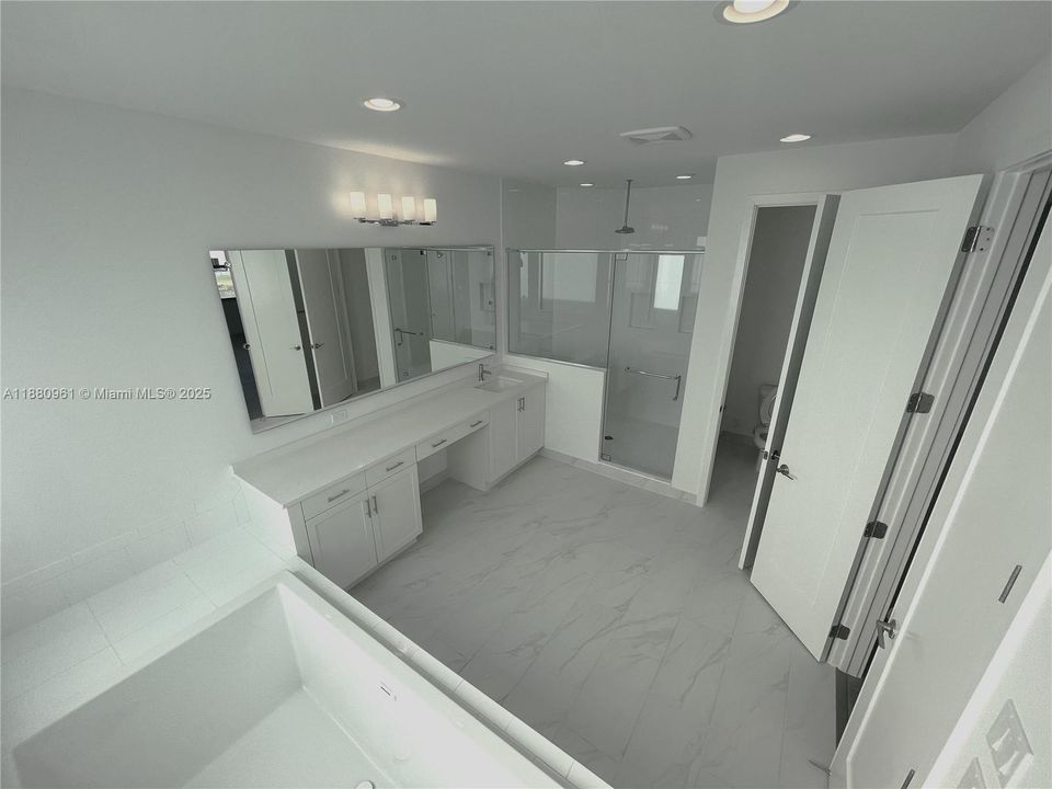 Recently Rented: $13,000 (5 beds, 7 baths, 4527 Square Feet)