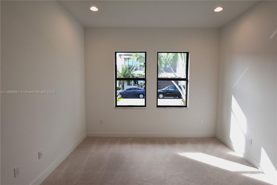 Recently Rented: $13,000 (5 beds, 7 baths, 4527 Square Feet)