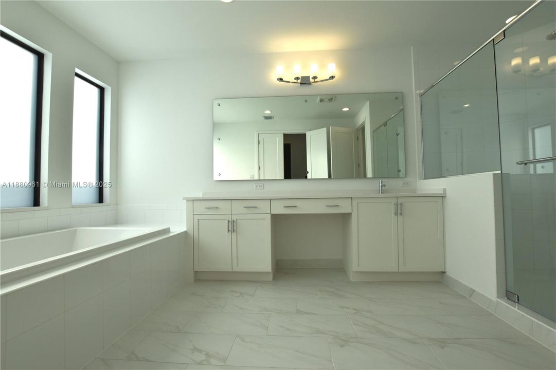 Recently Rented: $13,000 (5 beds, 7 baths, 4527 Square Feet)