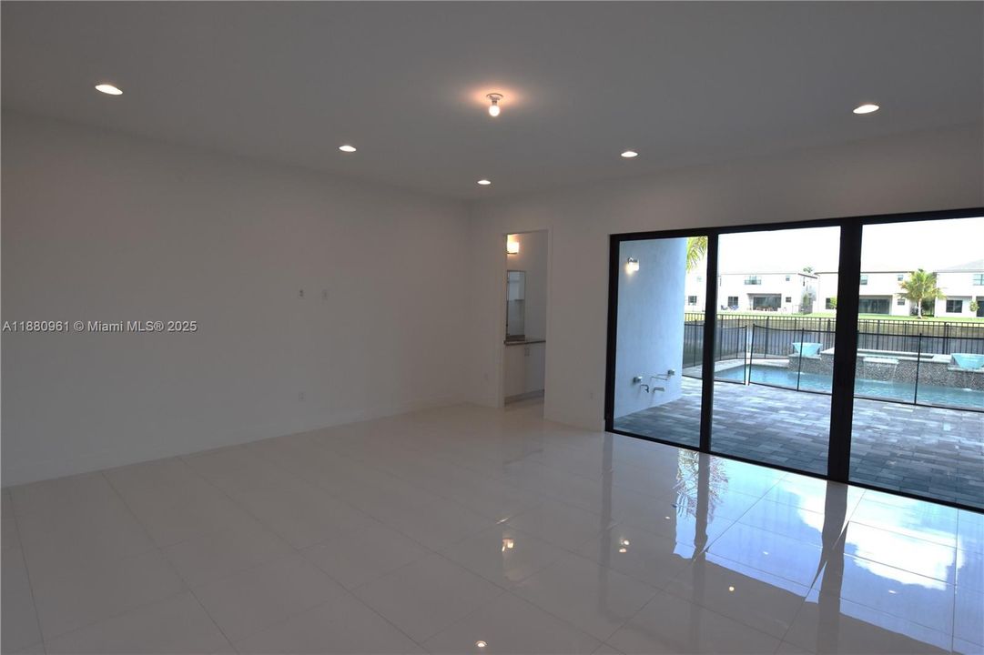 Recently Rented: $13,000 (5 beds, 7 baths, 4527 Square Feet)