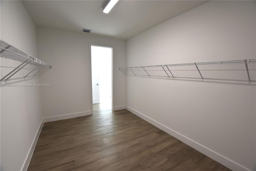 Recently Rented: $13,000 (5 beds, 7 baths, 4527 Square Feet)