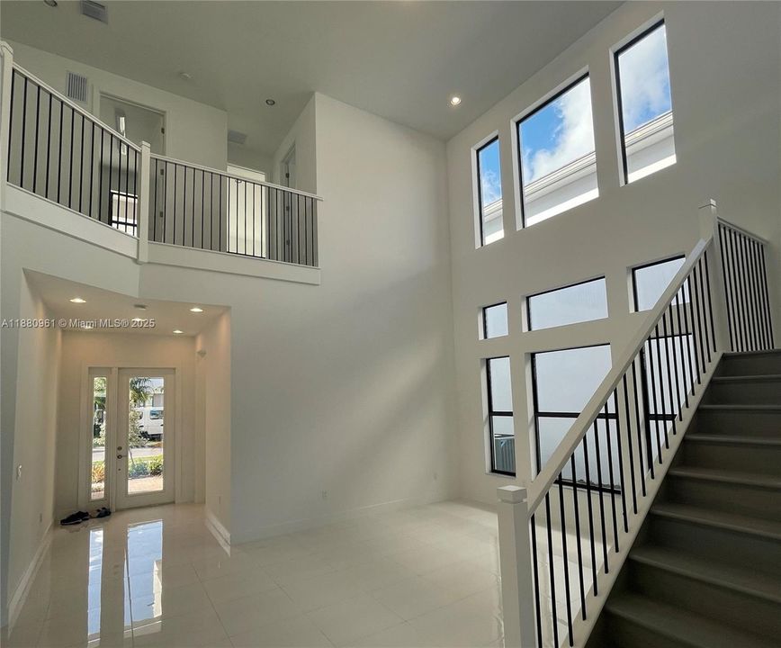 Recently Rented: $13,000 (5 beds, 7 baths, 4527 Square Feet)