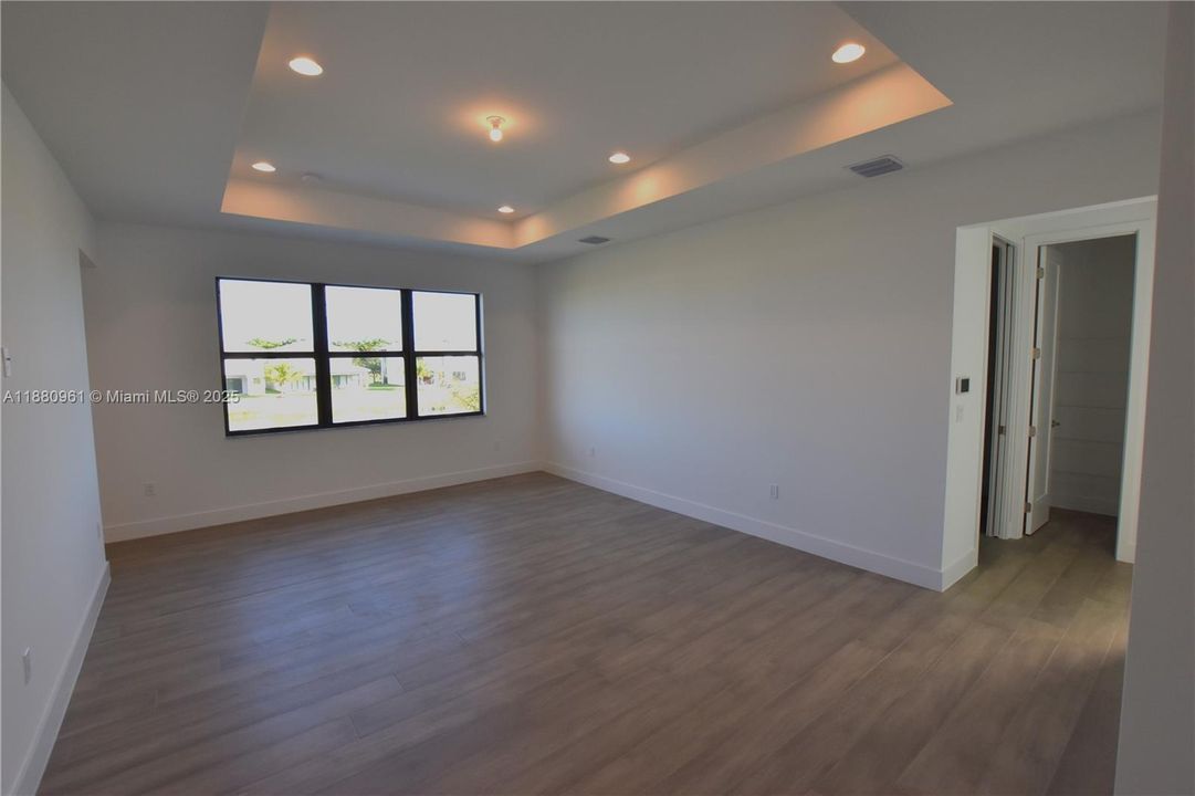 Recently Rented: $13,000 (5 beds, 7 baths, 4527 Square Feet)