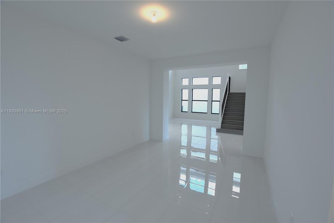 Recently Rented: $13,000 (5 beds, 7 baths, 4527 Square Feet)