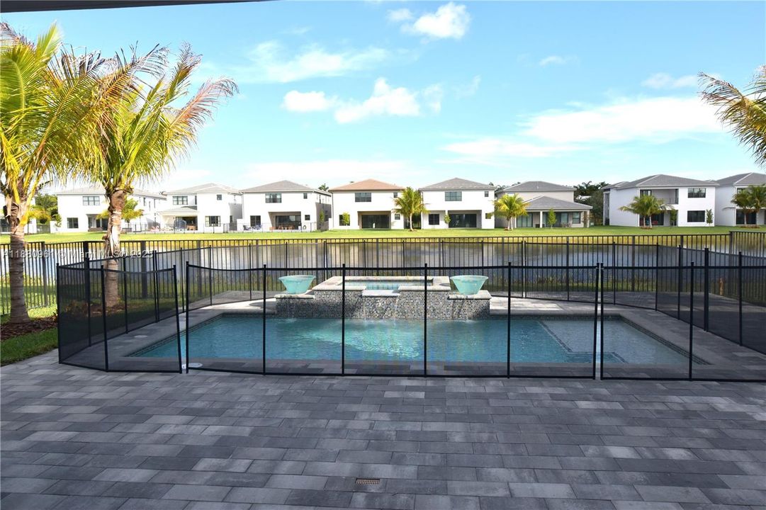 Recently Rented: $13,000 (5 beds, 7 baths, 4527 Square Feet)