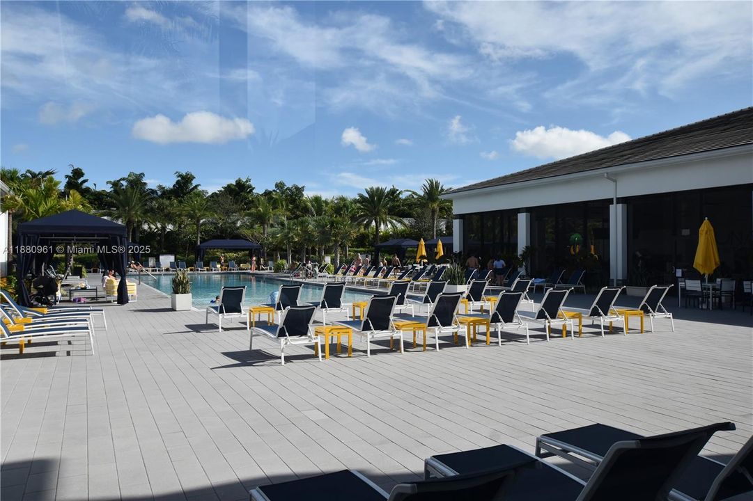 Recently Rented: $13,000 (5 beds, 7 baths, 4527 Square Feet)