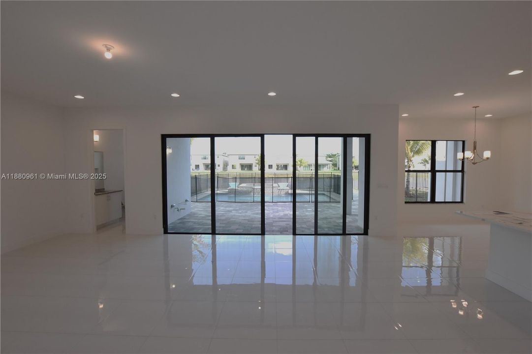 Recently Rented: $13,000 (5 beds, 7 baths, 4527 Square Feet)