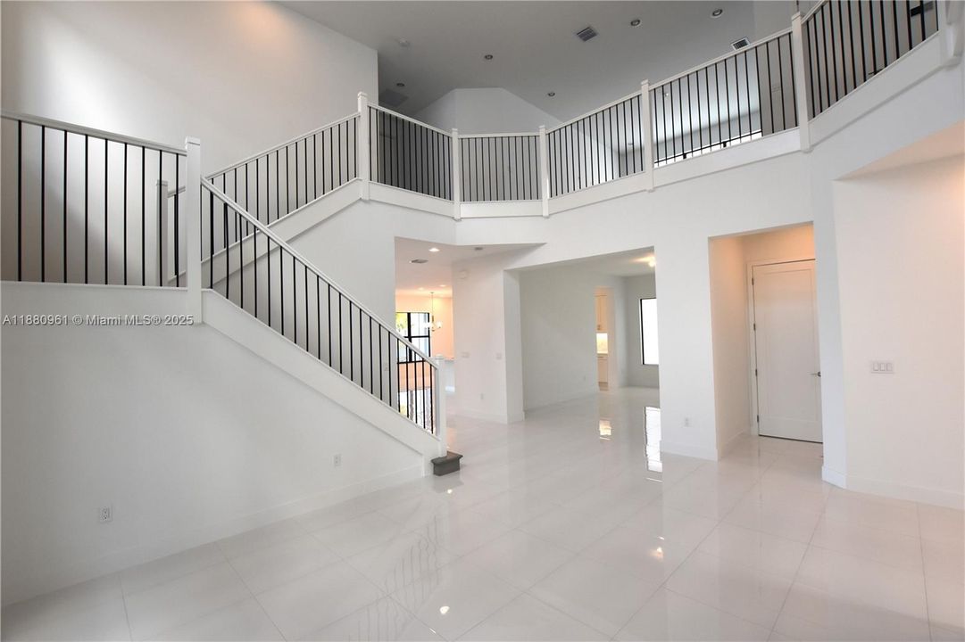 Recently Rented: $13,000 (5 beds, 7 baths, 4527 Square Feet)