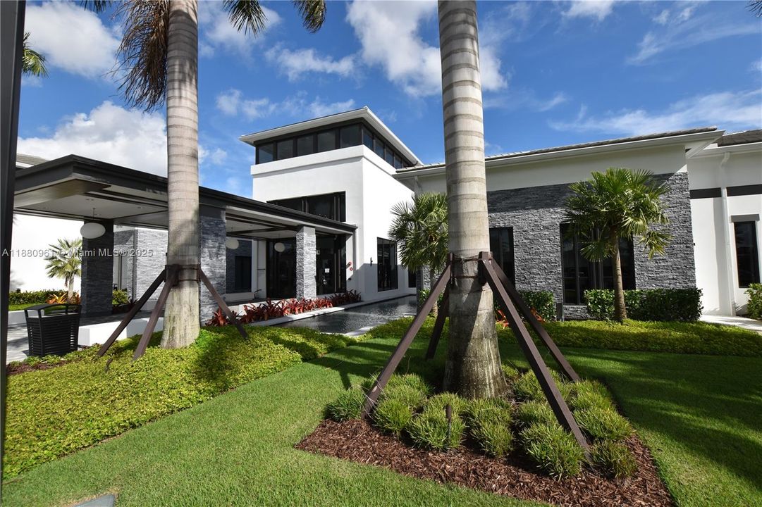 Recently Rented: $13,000 (5 beds, 7 baths, 4527 Square Feet)