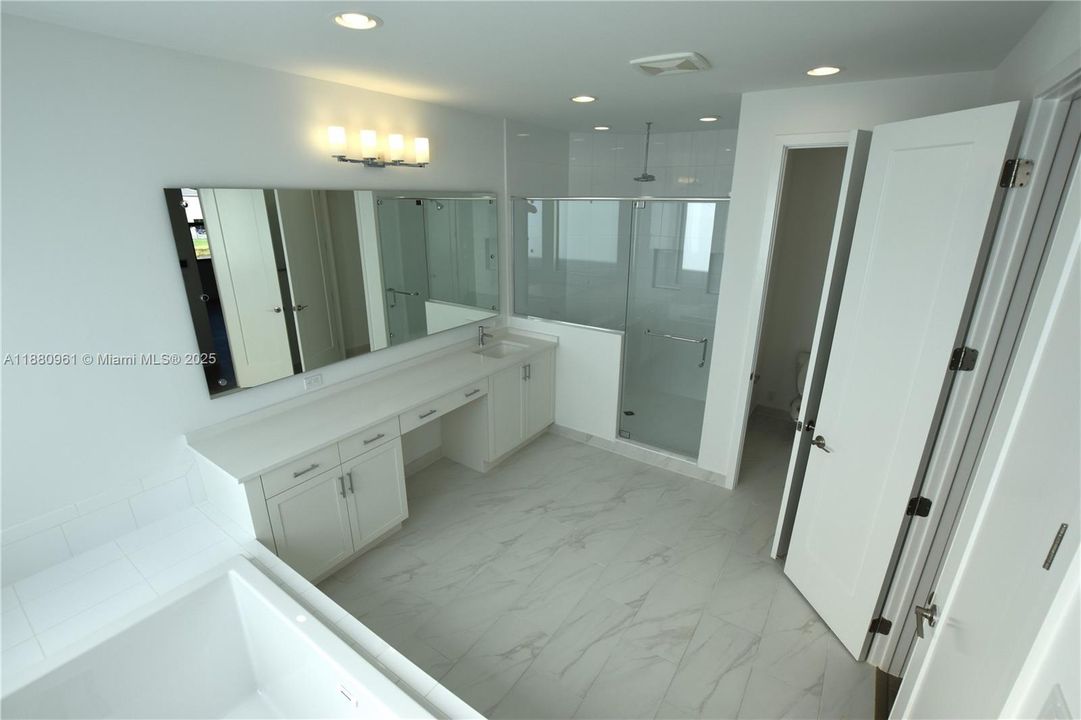 Recently Rented: $13,000 (5 beds, 7 baths, 4527 Square Feet)