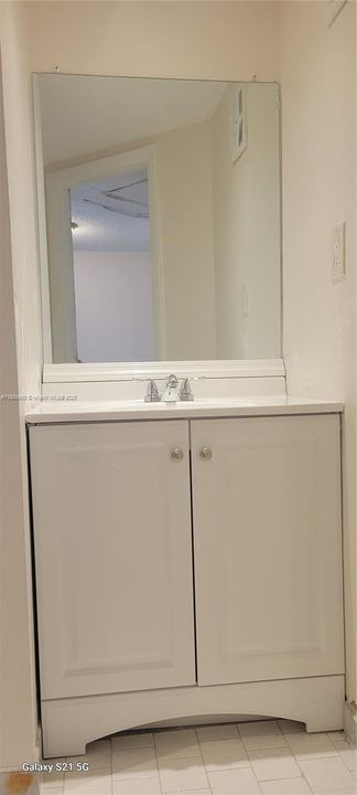 合同活跃: $1,900 (2 贝兹, 2 浴室, 949 平方英尺)