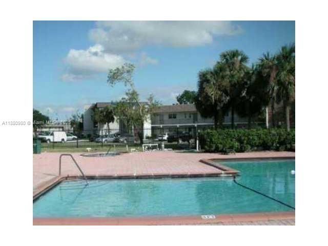 合同活跃: $1,900 (2 贝兹, 2 浴室, 949 平方英尺)