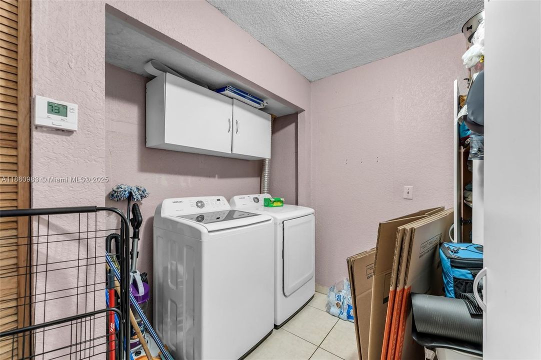 合同活跃: $250,000 (2 贝兹, 2 浴室, 845 平方英尺)