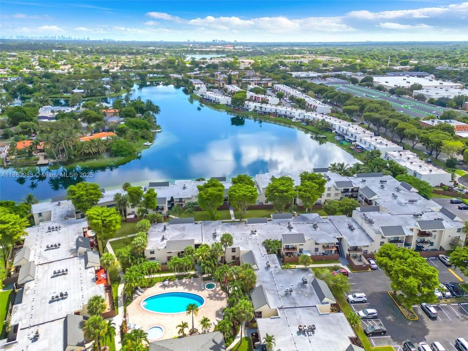 合同活跃: $250,000 (2 贝兹, 2 浴室, 845 平方英尺)