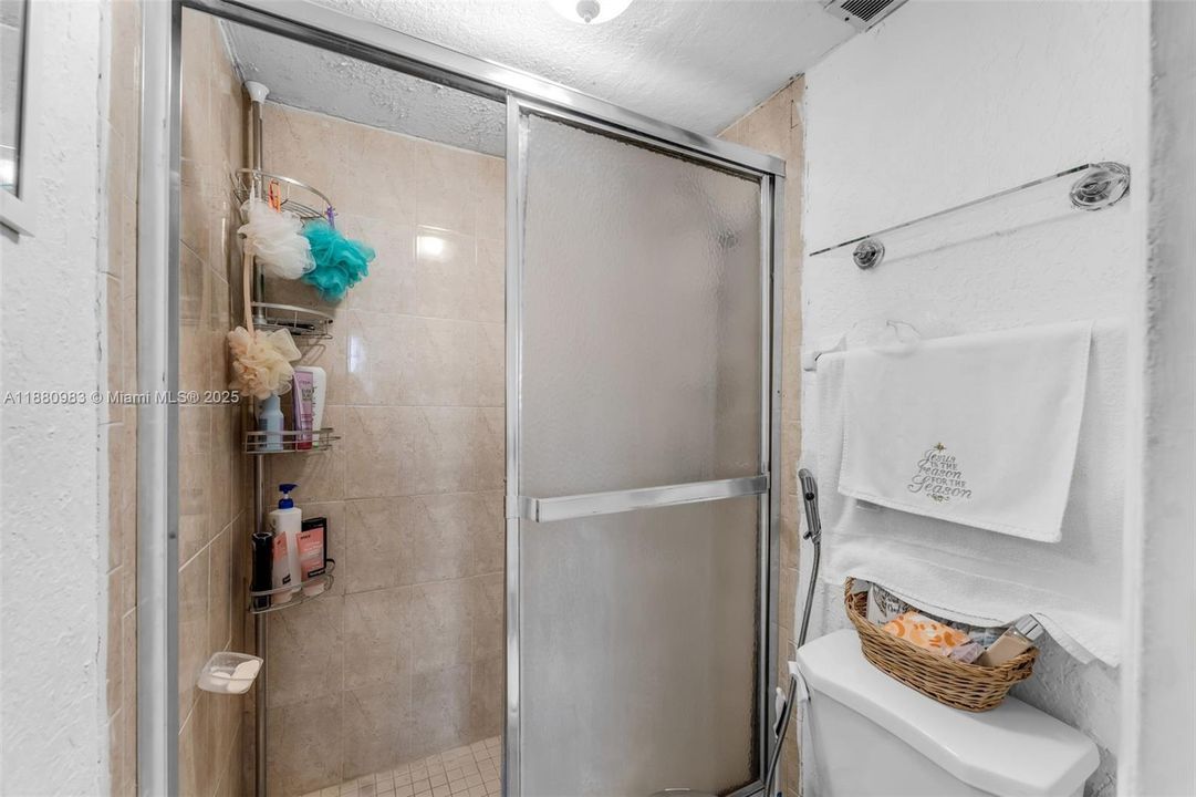 合同活跃: $250,000 (2 贝兹, 2 浴室, 845 平方英尺)