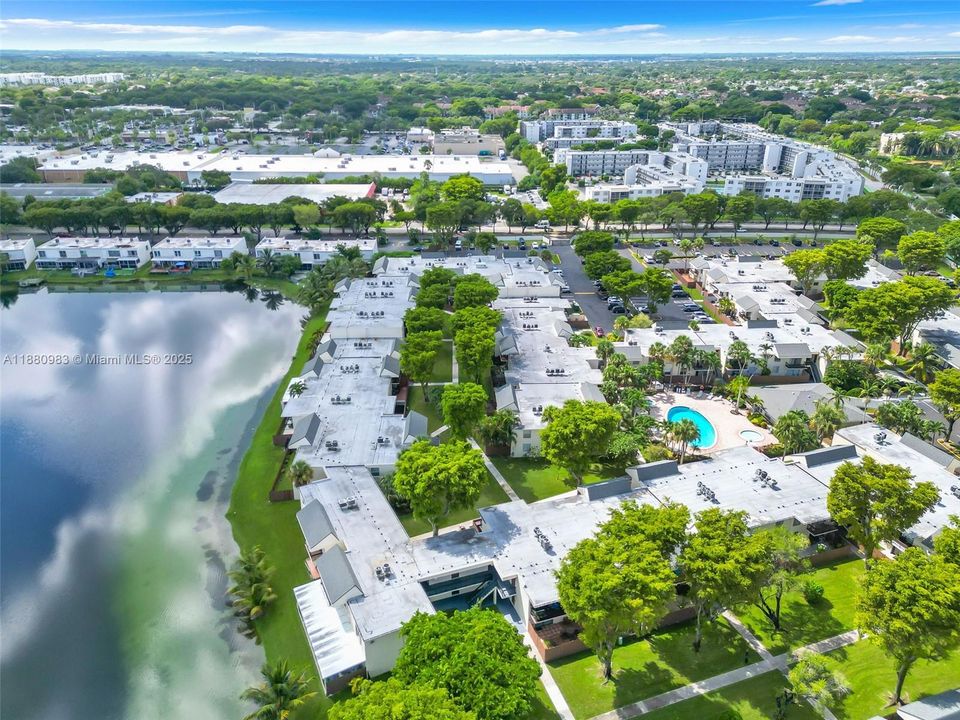 合同活跃: $250,000 (2 贝兹, 2 浴室, 845 平方英尺)