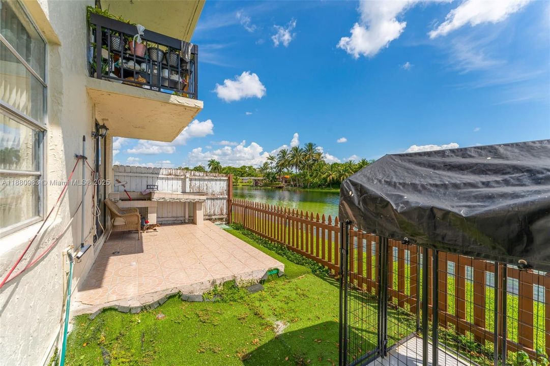 合同活跃: $250,000 (2 贝兹, 2 浴室, 845 平方英尺)