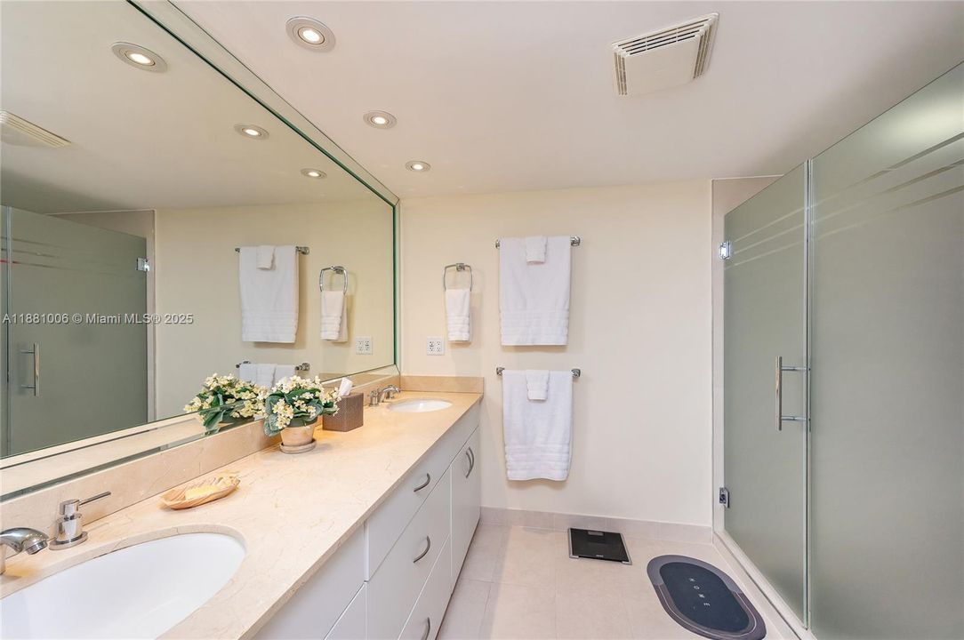 待售: $1,625,000 (2 贝兹, 2 浴室, 1782 平方英尺)