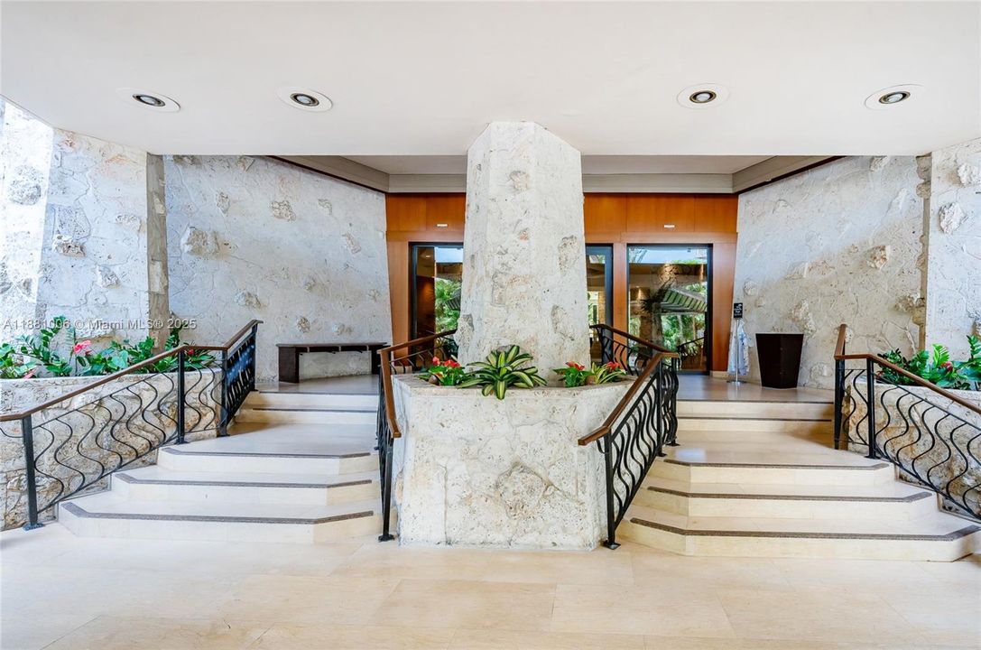 待售: $1,625,000 (2 贝兹, 2 浴室, 1782 平方英尺)