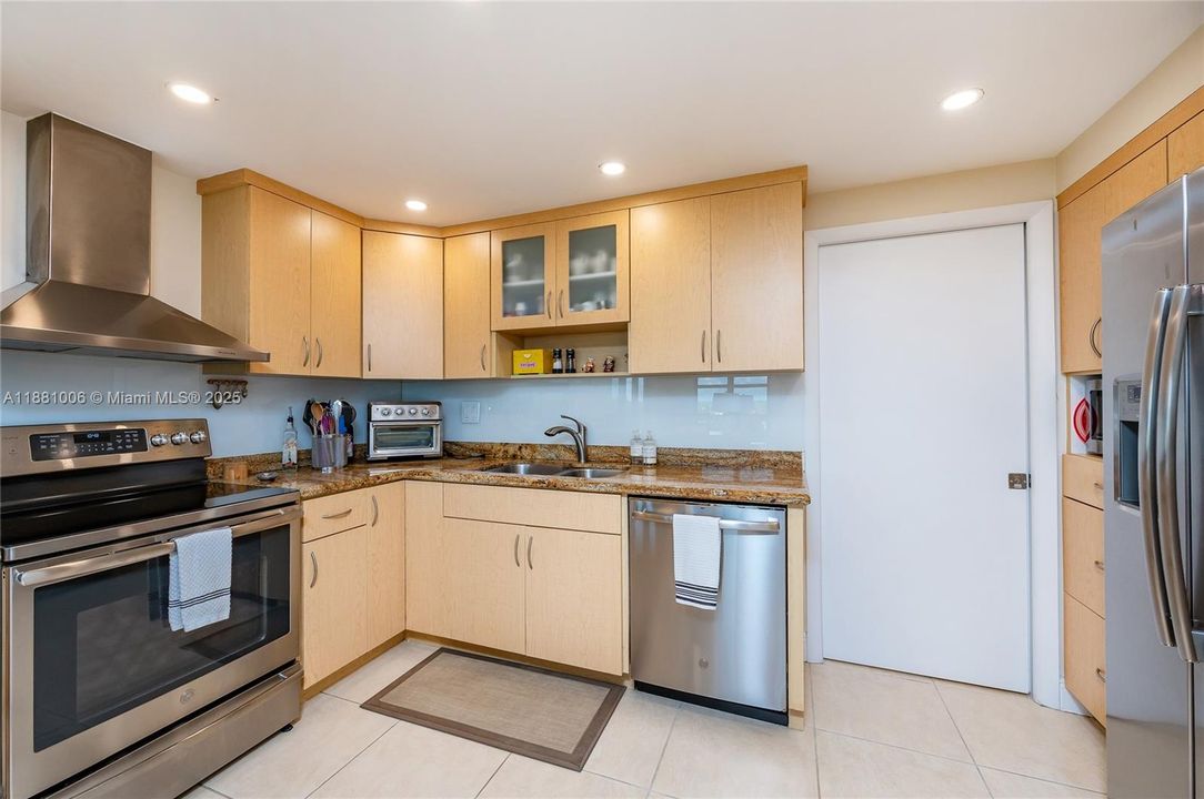 待售: $1,625,000 (2 贝兹, 2 浴室, 1782 平方英尺)