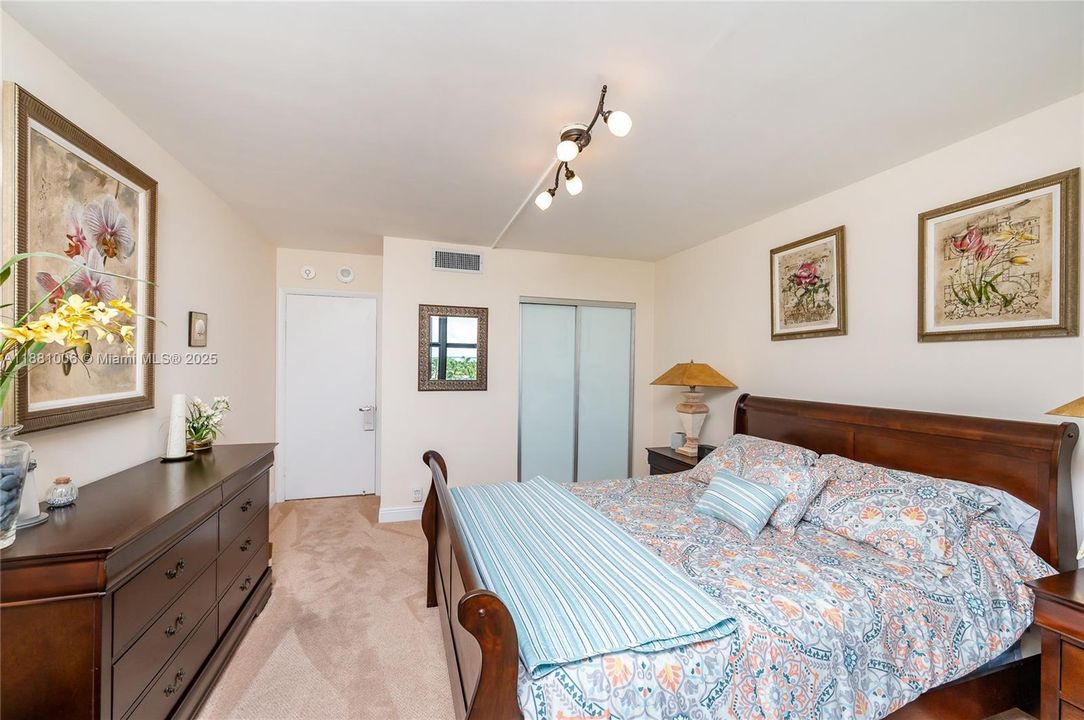 待售: $1,625,000 (2 贝兹, 2 浴室, 1782 平方英尺)