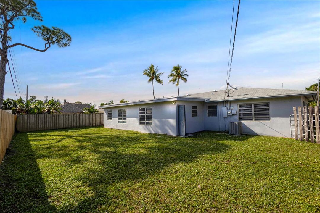 合同活跃: $515,000 (4 贝兹, 2 浴室, 1940 平方英尺)