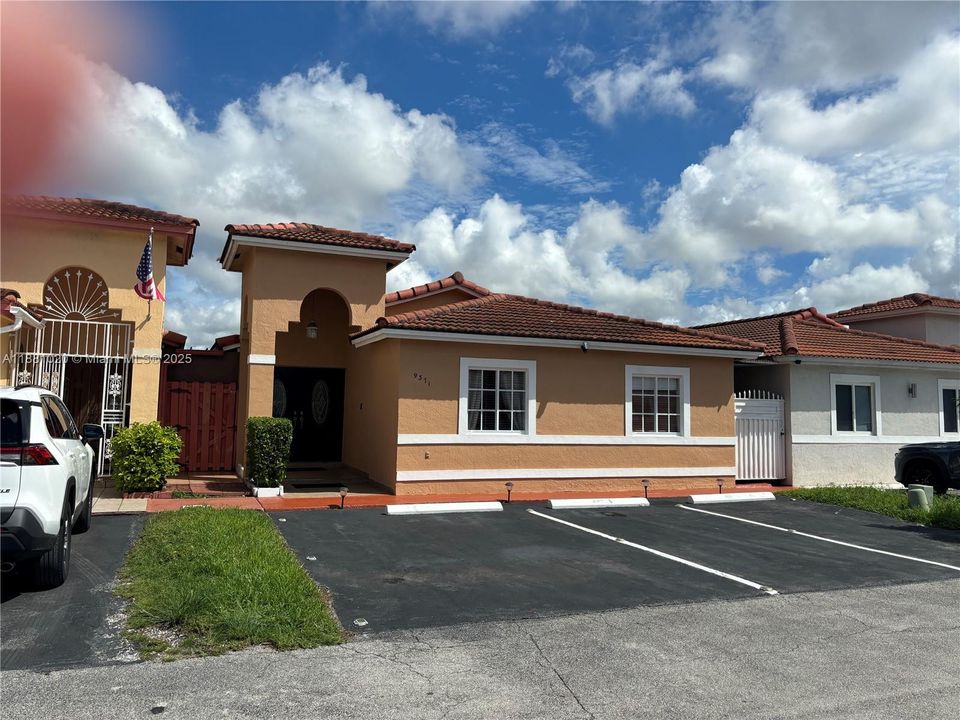 Active With Contract: $480,000 (3 beds, 2 baths, 1240 Square Feet)