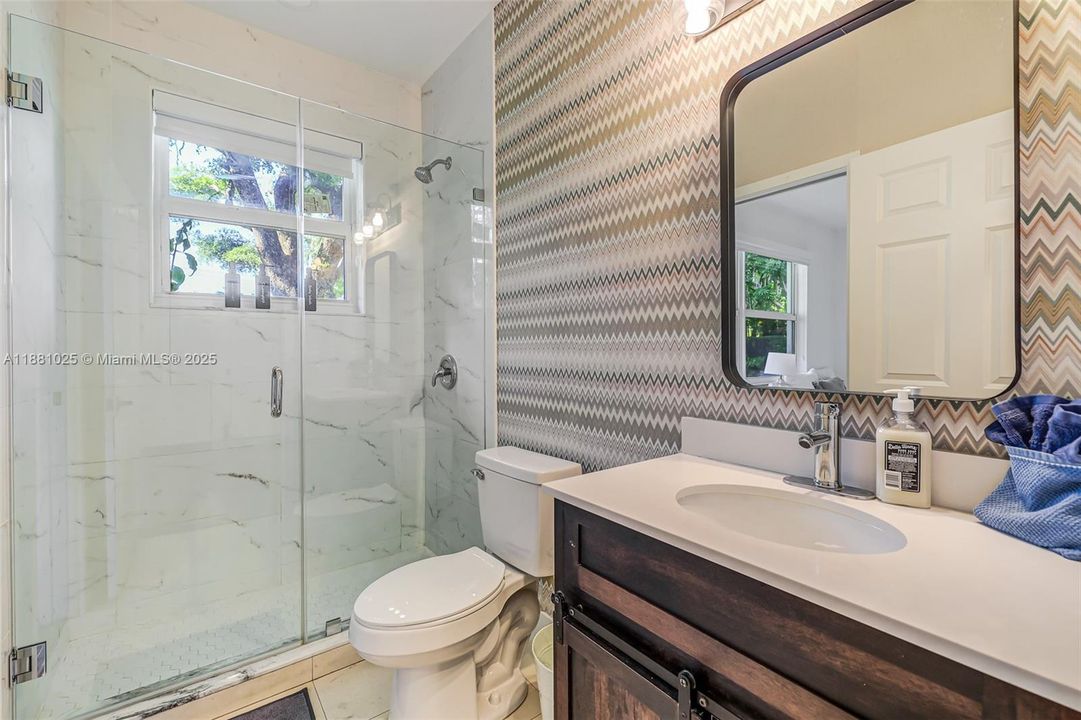 Active With Contract: $2,400,000 (11 beds, 9 baths, 6824 Square Feet)