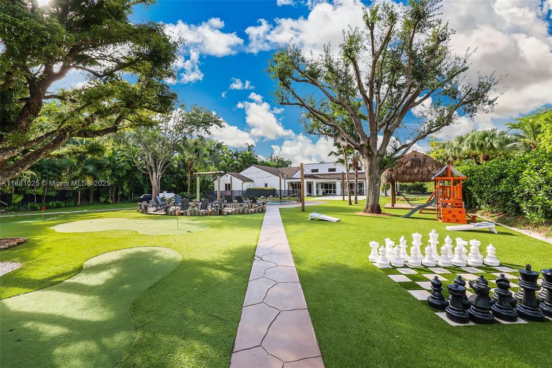 Active With Contract: $2,400,000 (11 beds, 9 baths, 6824 Square Feet)