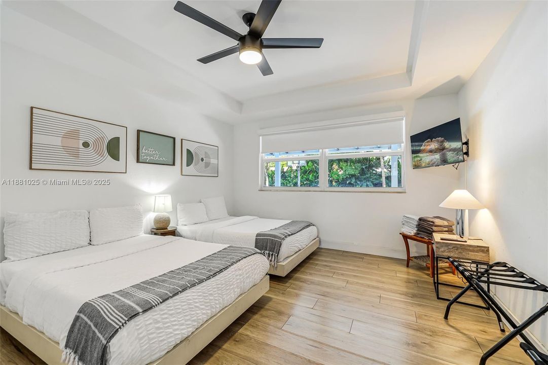 Active With Contract: $2,400,000 (11 beds, 9 baths, 6824 Square Feet)