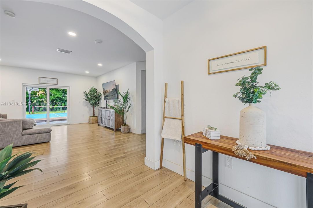 Active With Contract: $2,400,000 (11 beds, 9 baths, 6824 Square Feet)