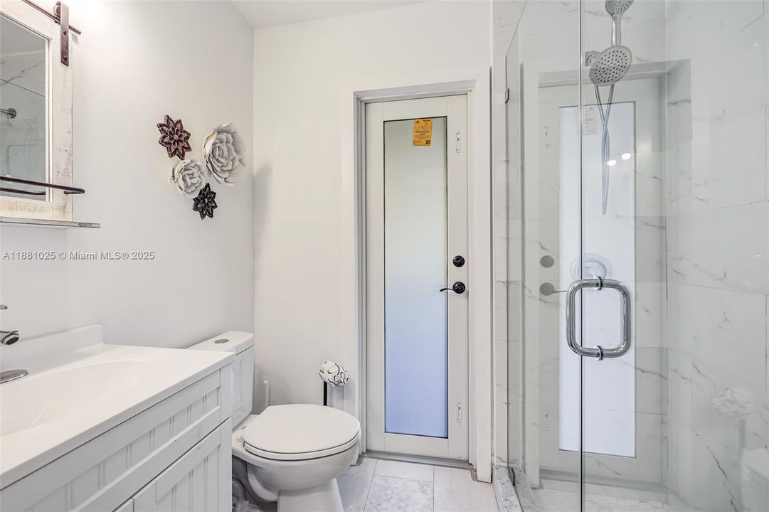 Active With Contract: $2,400,000 (11 beds, 9 baths, 6824 Square Feet)