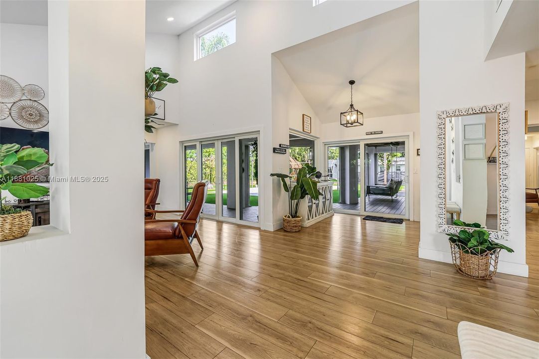 Active With Contract: $2,400,000 (11 beds, 9 baths, 6824 Square Feet)