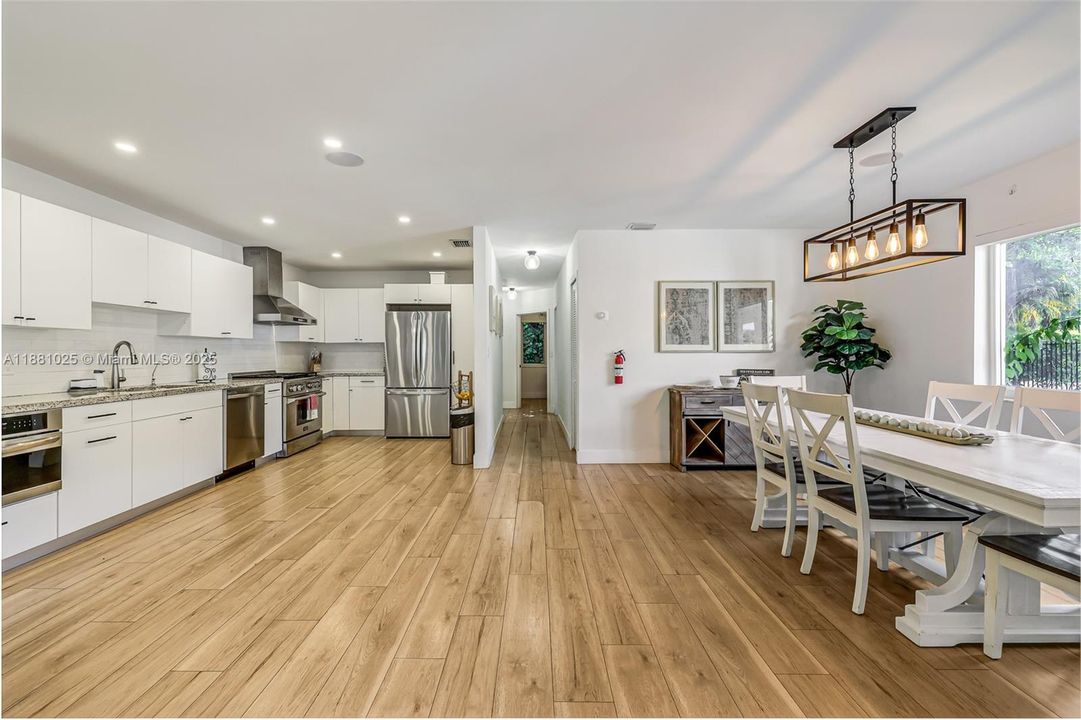 Active With Contract: $2,400,000 (11 beds, 9 baths, 6824 Square Feet)