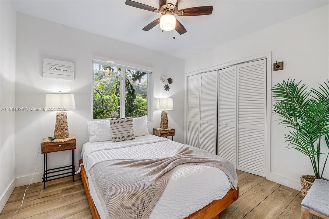 Active With Contract: $2,400,000 (11 beds, 9 baths, 6824 Square Feet)