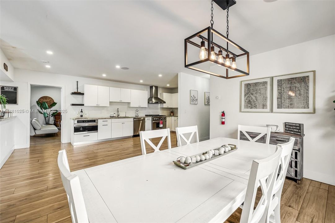 Active With Contract: $2,400,000 (11 beds, 9 baths, 6824 Square Feet)