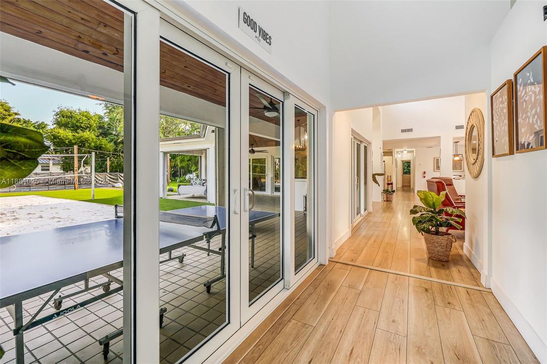 Active With Contract: $2,400,000 (11 beds, 9 baths, 6824 Square Feet)