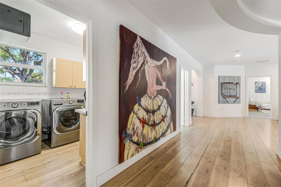 Active With Contract: $2,400,000 (11 beds, 9 baths, 6824 Square Feet)