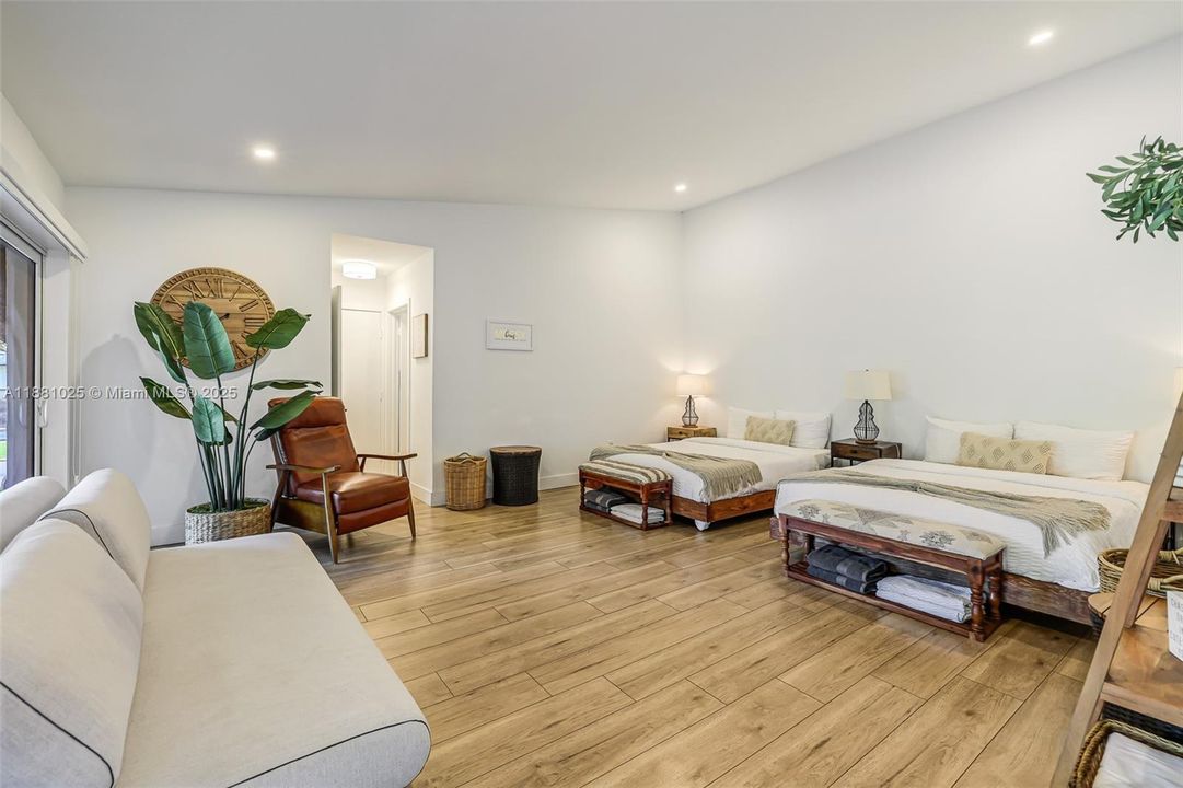 Active With Contract: $2,400,000 (11 beds, 9 baths, 6824 Square Feet)