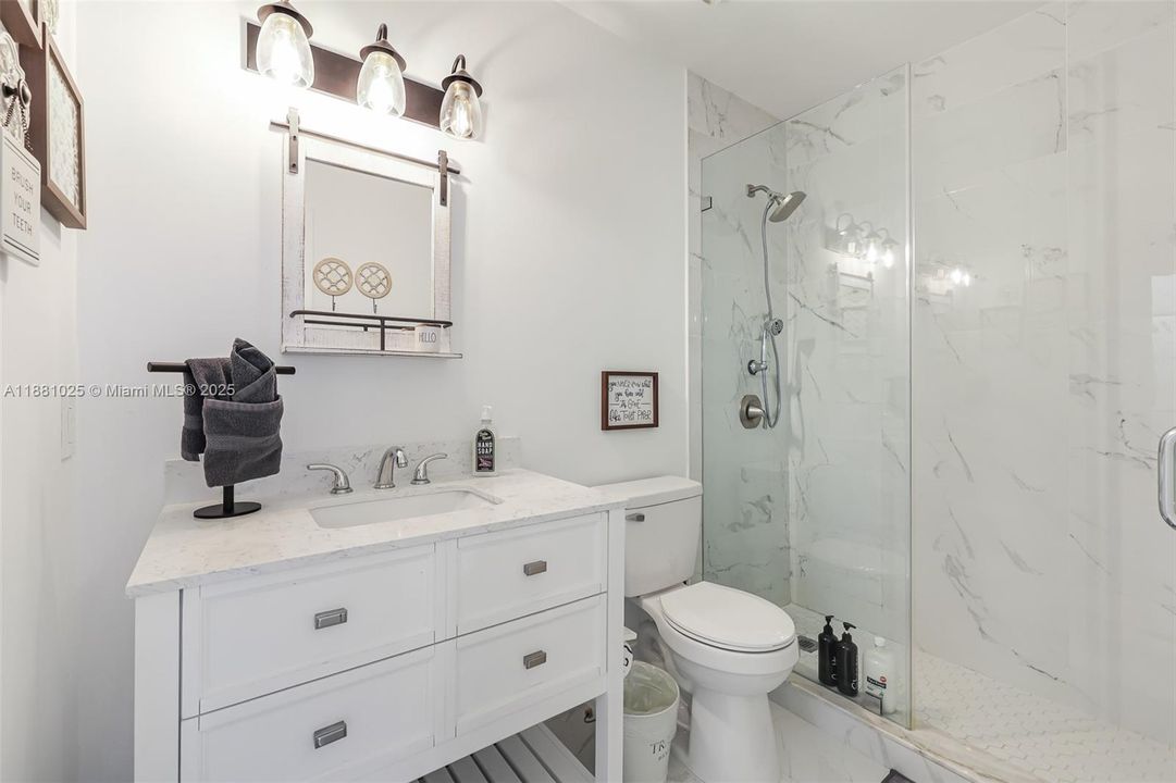 Active With Contract: $2,400,000 (11 beds, 9 baths, 6824 Square Feet)