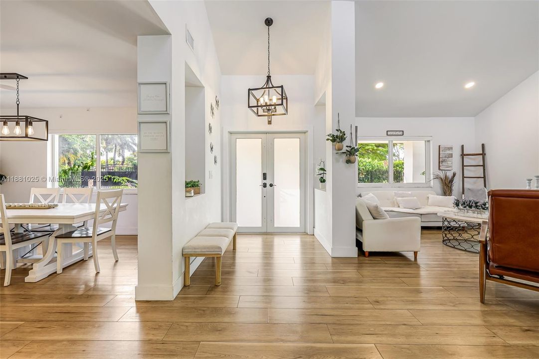 Active With Contract: $2,400,000 (11 beds, 9 baths, 6824 Square Feet)