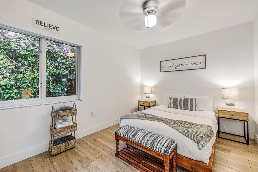 Active With Contract: $2,400,000 (11 beds, 9 baths, 6824 Square Feet)