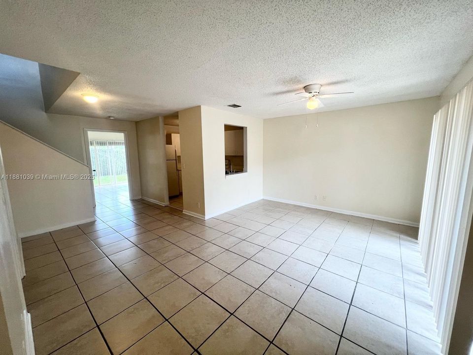 En Venta: $274,900 (3 camas, 2 baños, 1365 Pies cuadrados)