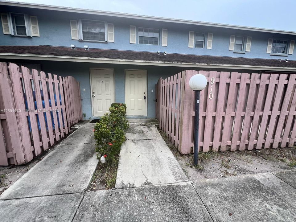 En Venta: $274,900 (3 camas, 2 baños, 1365 Pies cuadrados)