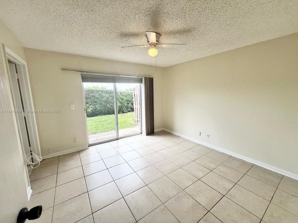 En Venta: $274,900 (3 camas, 2 baños, 1365 Pies cuadrados)