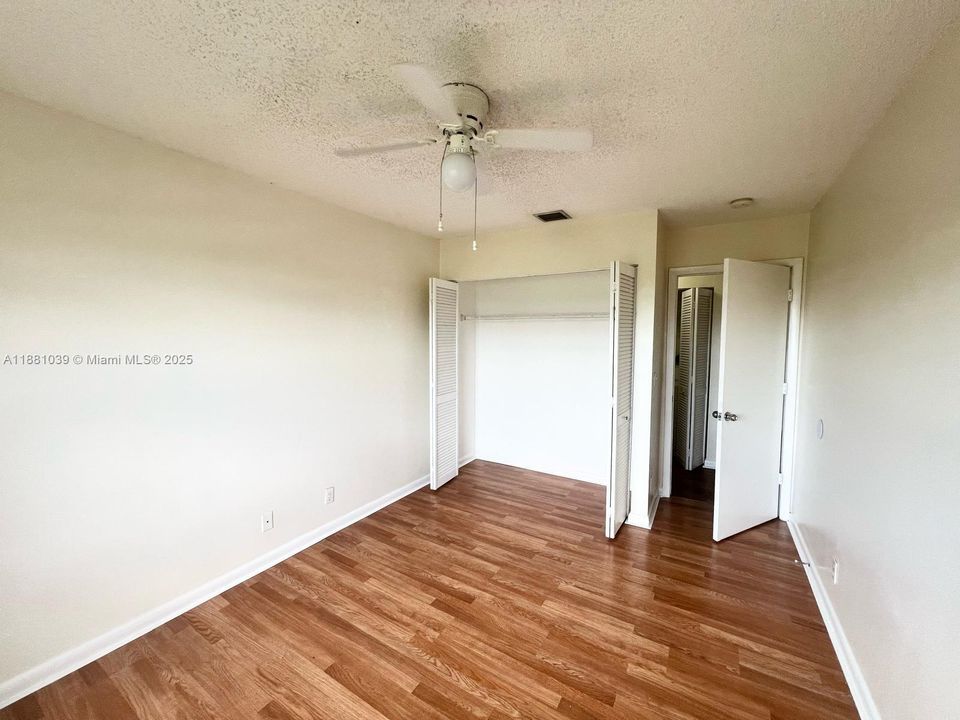 En Venta: $274,900 (3 camas, 2 baños, 1365 Pies cuadrados)