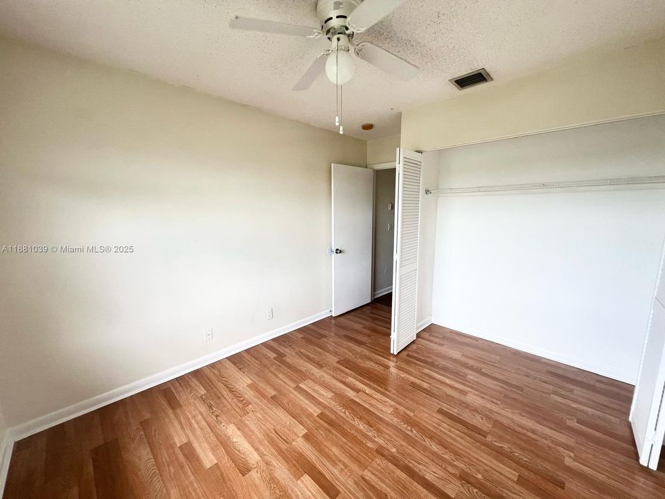 En Venta: $274,900 (3 camas, 2 baños, 1365 Pies cuadrados)